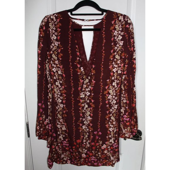 Kimchi Blue Maroon Keyhole Mini Shift Dress - Picture 3 of 6